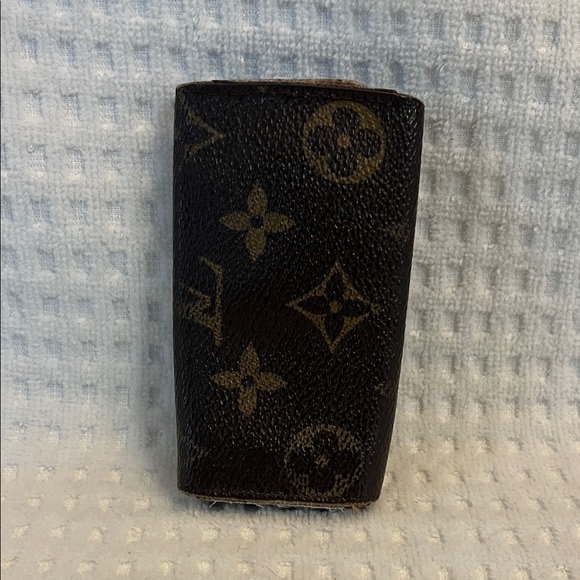 Louis Vuitton 4 Hook Key Holder - Picture 4 of 13